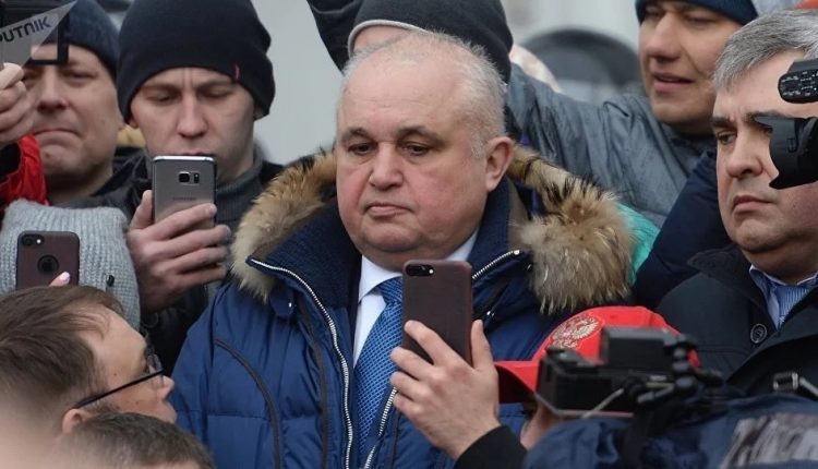 Кузбасс вице-губернаторы Кемерово тұрғындарынан тізерлеп тұрып кешірім сұрады