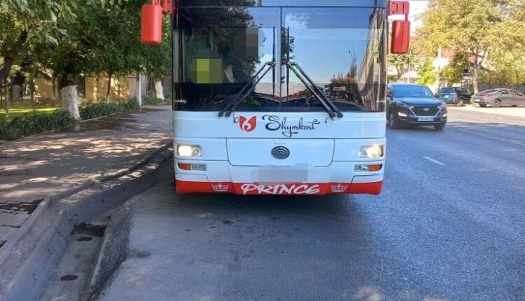 Шымкентте ұялы телефон пайдаланған автобус жүргізушісі анықталды