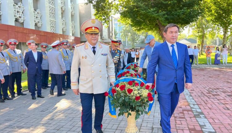 Шымкент полицейлері балалар үйінің тәрбиеленушілерімен және қаза тапқан әріптестерінің туыстарымен бірге өз кәсіби мерекесін атап өтті