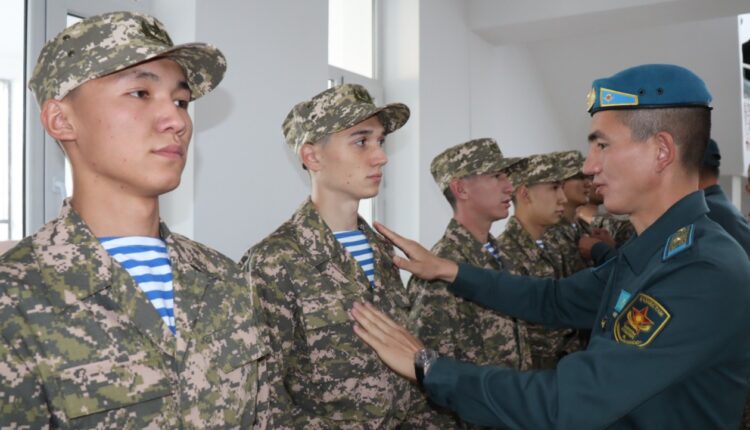 Будущие десантники отправились в армию из Шымкента