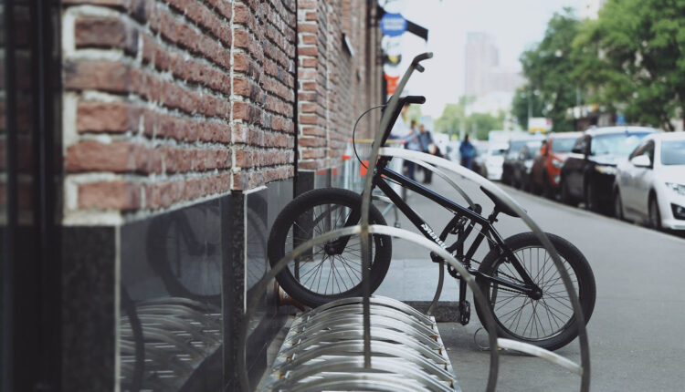 Шымкент: 31 жастағы азамат дәмхана алдында тұрған велосипедті ұрлап кетті