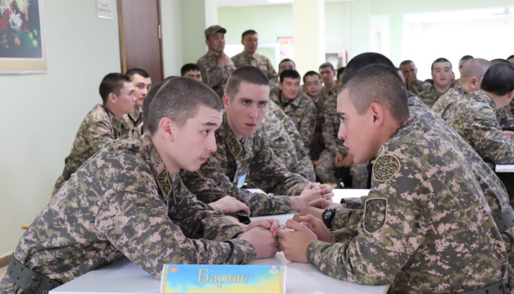 Шымкентте сарбаздар зияткерлік ойын өткізді