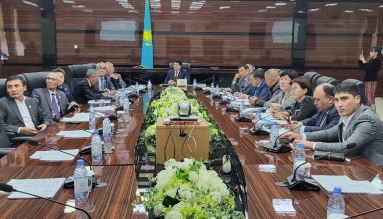 ҚОҒАМДЫҚ КЕҢЕС ОТЫРЫСЫНДА СЫБАЙЛАС ЖЕМҚОРЛЫҚ ТӘУЕКЕЛДЕРІНЕ ІШКІ ТАЛДАУ НӘТИЖЕСІ ТАЛҚЫЛАНДЫ