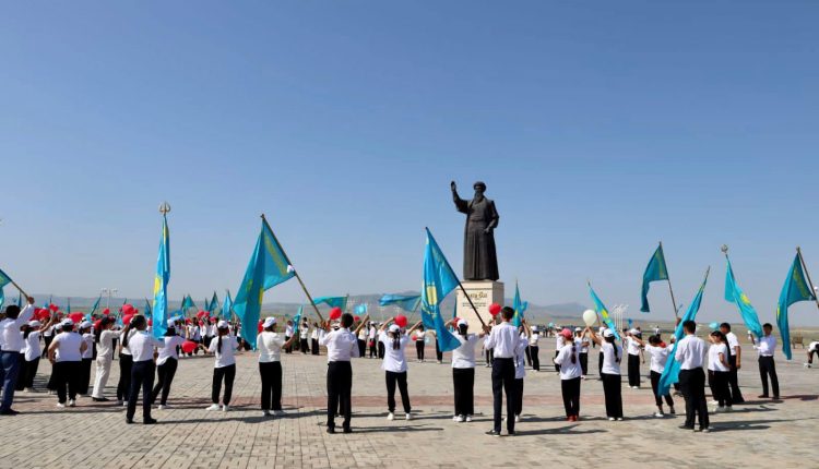 ТҮРКІСТАН: ТӨЛЕБИ АУДАНЫНДА БАЛАЛАРДЫ ҚОРҒАУ КҮНІ МЕРЕКЕЛЕНДІ