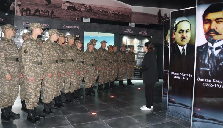 Сарбаздарға рухтың төзімділігімен танысты